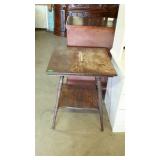 Old oak lamp table, turned decor legs with the