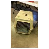 Vari-Kennel pet carrier kennel, medium size pets