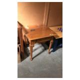 Ethan Allen single drawer end table Queen Anne