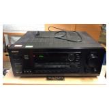 Onkyo receiver TX-DS747