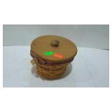 2000 Longaberger basket with lid, liner, and