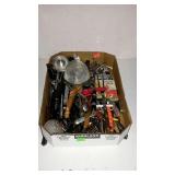 Box flat of kitchen ware