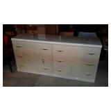 Contemporary dresser, 6 drawers one knob needs to