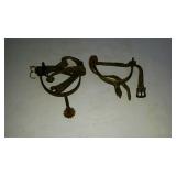 Spurs two different sizes