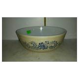 Pyrex bowl - 10" - code Cl