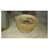 Cast pot with wire bail handle, rusty - 13"