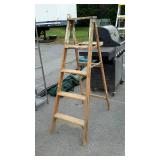 Wooden 5ft step ladder