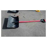 Poly snow pusher type shovel