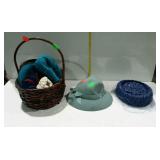 Basket of ladies vintage hats - 6 total
