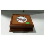 Wooden dresser box with duck theme picture top -