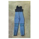 Ladies wet suit, no size
