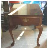 Living room end table, Queen Anne footed with