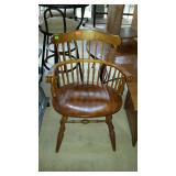 Windsor dining Chair in nice shape, seller code