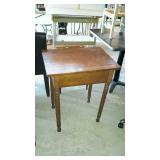 Early softwood pine side stand, turned decor legs