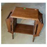 Magazine end table with double magazine sides -