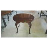 Queen Anne end table some scratches 28x23x24