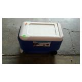 Igloo wheelie cooler blue color nice cooler