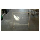 Quilt rack, white color metal lightweight version