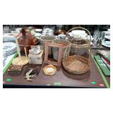 Home decor group lot, baskets, flower planters,