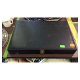 Pocket knife display / flatware case