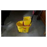 Rubber maid commercial mop bucket with the ringer