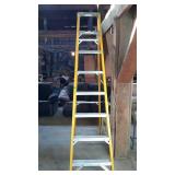 Like new 8ft fiberglass step ladder, 250lbs