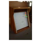 Locking knife display case. Counter top style.