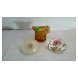 Glass decor lot, 2 paper weights, one amber glass