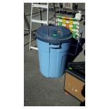 32 gallon blue Rubbermaid household outdoor trash