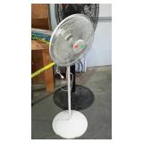 Lasko floor fan. 3 speed oscillating.  Tested