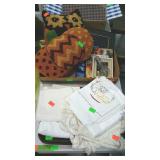 Misc lot of linens, doilies, some with