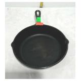 Lodge 5SK. Cast iron skillet. Nice seasoned