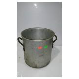 Commercial stock pot with iron handles and no
