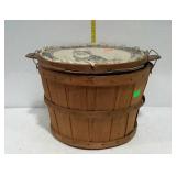 Lined bushel basket with lid