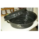 Speckled eneamel ware roasting pan with lid -