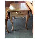 Thomasville oak drop leaf end table with single