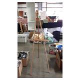 Artists field easel in nice condition