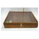 Table top show display case, 21 x 17 x 4" high