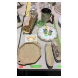 Kitchenware group lot with egg plate, flour