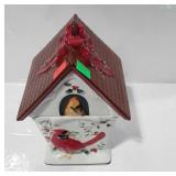 Bird cookie jar with cardinal on the front
