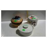 Lidded ceramic bowls, West Bend , JG Meakin and