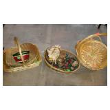 Basket lot. Larger ones have handles.