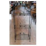 Folding wire shelves, three shelves and ivy