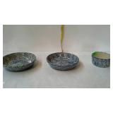 Spatter ware, two dishes, and one bowl by The