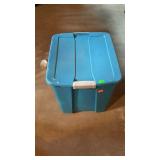 Tote with latching lid - approx 18 gallon