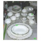 China - 64-pcs 1962 Royal Worcester "Devonshire"