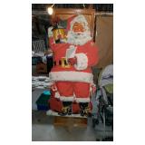 Lawn decor Santa clause, does show use ware
