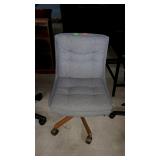 No armed cushion office chair