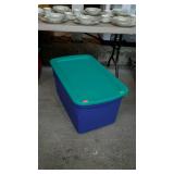 Tote with lid not matching colors