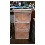 Painted corner shelf, has hanging hardware 18.5 x